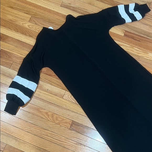 Pre-loved🖤🖤Elegant Black and White Striped Sleeve Dress - Picture 9 of 15